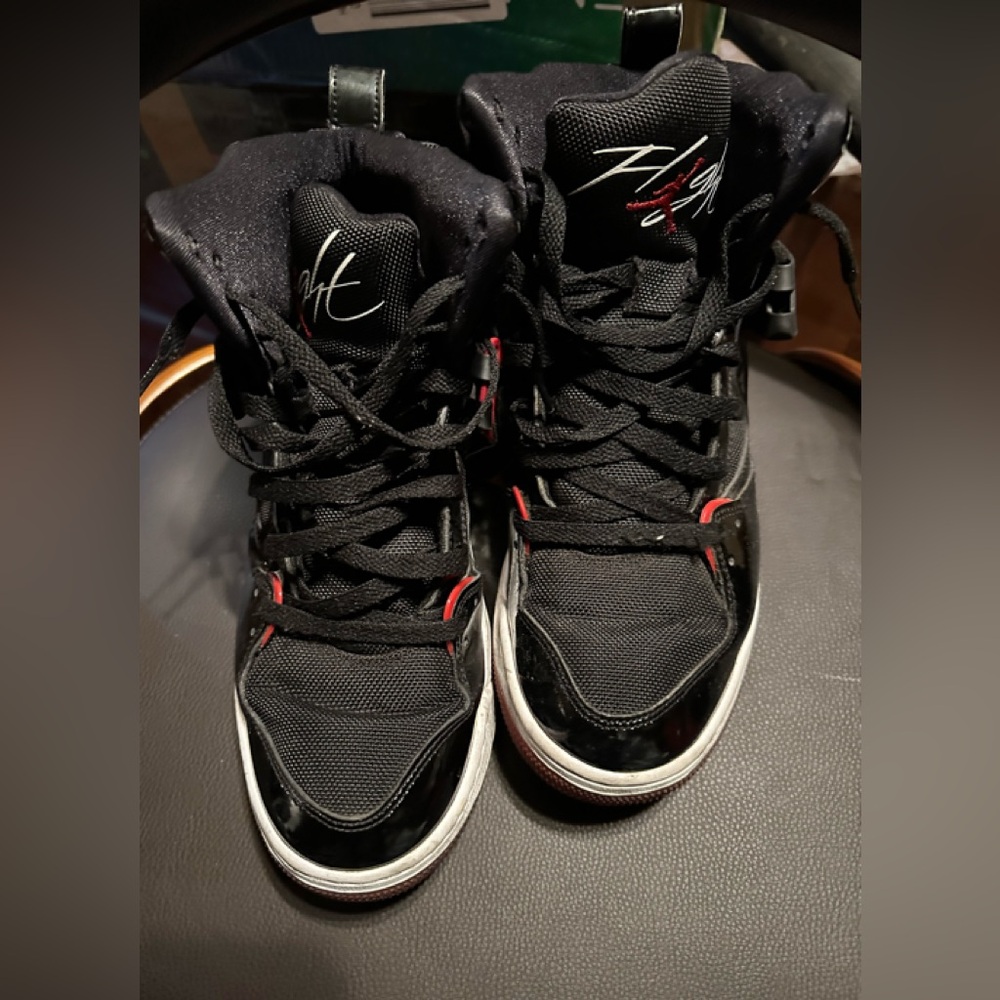 AIR JORDAN FLIGHT. Men, size 10. Gently worn. Black & Red.